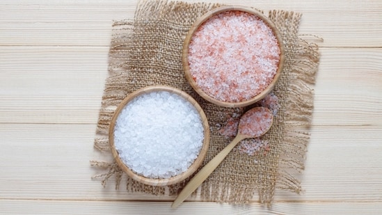 Dr Tejasvi Sheshadri shared that the child had been consuming pink salt for two years, which lacks sufficient iodine, unlike iodised salt. (Freepik)