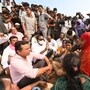 బాధితులతో కేటీఆర్