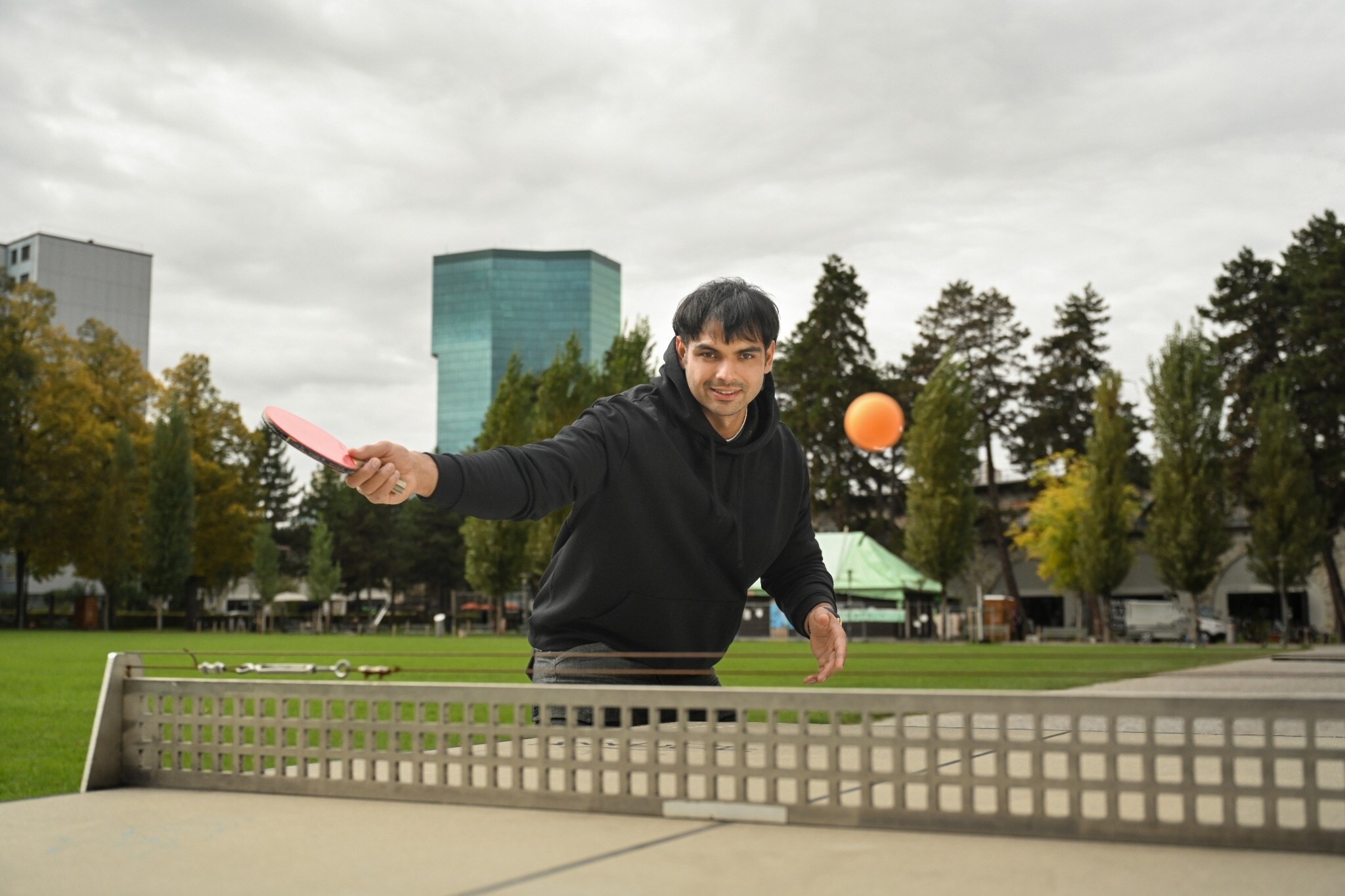 A casual game of table tennis at Josefwiese Park reflects Zürich’s integration of recreation into daily life. A casual game of table tennis at Josefwiese Park reflects Zürich’s integration of recreation into daily life.