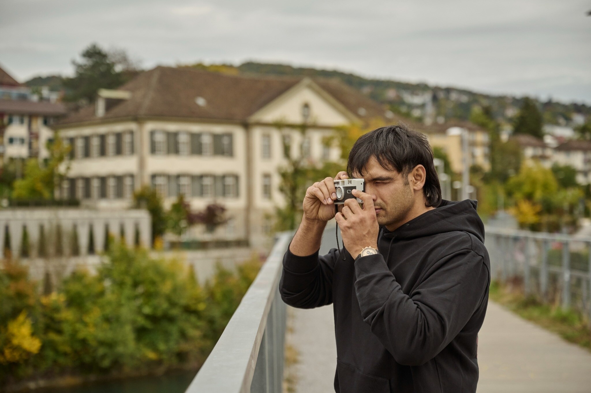 Neeraj explores Zürich’s walkable neighbourhoods, capturing moments along the Limmat River. Neeraj explores Zürich’s walkable neighbourhoods, capturing moments along the Limmat River.