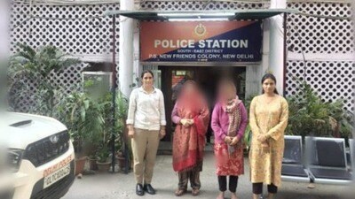 দিল্লিতে বৃদ্ধ দম্পতির বাড়িতে ভুয়ো ED হানা (সৌজন্যে টুইটার) দিল্লিতে বৃদ্ধ দম্পতির বাড়িতে ভুয়ো ED হানা (সৌজন্যে টুইটার)