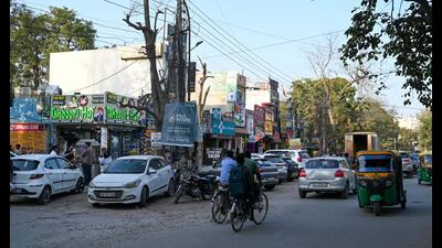 Haphazard parking at Sector 31 market in Gurugram (HT) Haphazard parking at Sector 31 market in Gurugram (HT)
