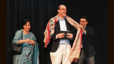 Nobel laureate economist Michael Kremer (centre) being honoured by former Punjab chief secretary Vini Mahajan and Punjab additional chief secretary Tejveer Singh at the Mahatma Gandhi State Institute of Public Administration on Friday. (HT Photo) Nobel laureate economist Michael Kremer (centre) being honoured by former Punjab chief secretary Vini Mahajan and Punjab additional chief secretary Tejveer Singh at the Mahatma Gandhi State Institute of Public Administration on Friday. (HT Photo)