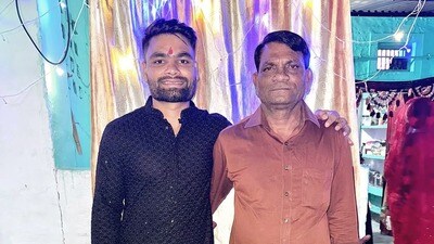తండ్రితో రింకు సింగ్.. (Rinku Singh - Instagram) తండ్రితో రింకు సింగ్.. (Rinku Singh - Instagram)