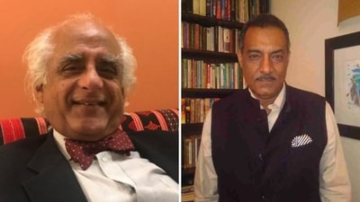Pakistani author Salman Rashid (L) shared a tribute honouring the late Maroof Raza (R). (X/@odysseuslahori, screengrab) Pakistani author Salman Rashid (L) shared a tribute honouring the late Maroof Raza (R). (X/@odysseuslahori, screengrab)