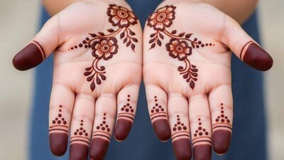 <p>పిల్లల కోసం తేలికపాటి, సులభమైన మెహందీ డిజైన్లు. ఒక చిన్న పువ్వు, హృదయాకారం లేదా చంద్రుడి డిజైన్ సరిపోతుంది. వీటితో పిల్లల చేతులు అందంగా కనిపిస్తాయి. వారు ఎక్కువ సేపు కూర్చోవాల్సిన అవసరం లేదు.</p> (Pinterest) <p>పిల్లల కోసం తేలికపాటి, సులభమైన మెహందీ డిజైన్లు. ఒక చిన్న పువ్వు, హృదయాకారం లేదా చంద్రుడి డిజైన్ సరిపోతుంది. వీటితో పిల్లల చేతులు అందంగా కనిపిస్తాయి. వారు ఎక్కువ సేపు కూర్చోవాల్సిన అవసరం లేదు.</p> (Pinterest)