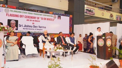 <p>బస్సులపై జీఐ ఆర్ట్ తెలంగాణ సంస్కృతి సాంప్రదాయ కళలు చేతిపనులపై అవగాహనను తెస్తుందని మంత్రి పొన్నం ప్రభాకర్ అన్నారు. పర్యాటక అభివృద్ధి చేతివృత్తులవారిని ప్రోత్సహిస్తుందని చెప్పారు.</p> <p>బస్సులపై జీఐ ఆర్ట్ తెలంగాణ సంస్కృతి సాంప్రదాయ కళలు చేతిపనులపై అవగాహనను తెస్తుందని మంత్రి పొన్నం ప్రభాకర్ అన్నారు. పర్యాటక అభివృద్ధి చేతివృత్తులవారిని ప్రోత్సహిస్తుందని చెప్పారు.</p>