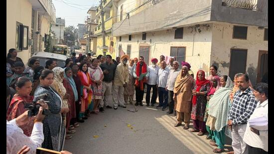 BJP councillor Rohit Sikka during the inauguration of the road project in city (HT Photo)
