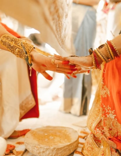 Vijay Deverakonda and Rashmika Mandanna touching hands under their addu tera. Vijay Deverakonda and Rashmika Mandanna touching hands under their addu tera.