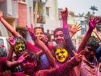 Know about the skincare precautions before playing with colours on Holi. 
