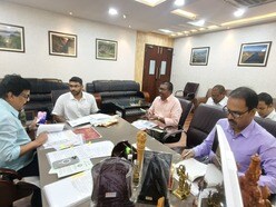 ఎఫ్.డి.సి  అధికారులతో మంత్రి సమీక్ష