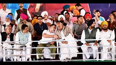 All India Congress Committee (AICC) president Mallikarjun Kharge with party leader Rahul Gandhi at a political rally in Barnala on Saturday. (Keshav Singh/HT) All India Congress Committee (AICC) president Mallikarjun Kharge with party leader Rahul Gandhi at a political rally in Barnala on Saturday. (Keshav Singh/HT)