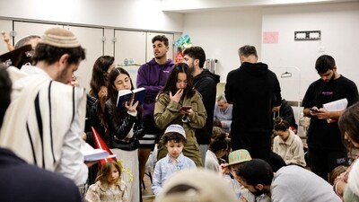 Israelis gather in a bomb shelter, after missiles were launched towards Israel from Iran following strikes by Israel and the U.S. on Iran, in Tel Aviv, Israel February 28, 2026. REUTERS/Tomer Appelbaum    ISRAEL OUT. NO COMMERCIAL OR EDITORIAL SALES IN ISRAEL     TPX IMAGES OF THE DAY (REUTERS)