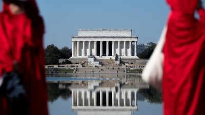 Members of the Handmaid Army gather near the Lincoln Memorial on the day the United States and Israel launched strikes on Iran, in Washington, D.C., February 28, 2026. REUTERS/Annabelle Gordon     TPX IMAGES OF THE DAY (REUTERS)