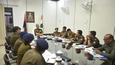 Police officials holding a meeting ahead of Holi in Lucknow. (SOURCED)