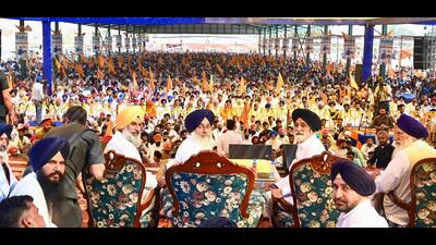 Shiromani Akali Dal (Shiromani Akali Dal) president Sukhbir Singh Badal during a political rally at Bhai Rupa village in Rampura assembly segment in Bathinda district. (HT)