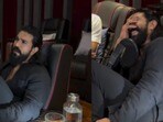 Ram Charan Peddi Dubbing: పెద్ది కోసం రామ్ చరణ్ డబ్బింగ్ ఎలా చెబుతున్నాడో చూశారా.. ఫ్యాన్స్‌ను సర్‌ప్రైజ్ చేసిన స్టార్