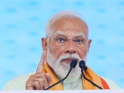 মার্কিন রণতরীতে আছড়ে পড়ল মিসাইল! ১৫ ভারতীয় সহ অয়েল ট্যাঙ্কারে হানা, মোদী এবার বসছেন হাইভোল্টেজ বৈঠকে (DPR PMO/ANI Photo)