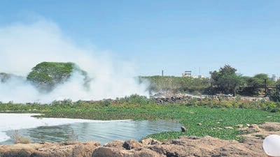 MPCB issues notice to Loni Kalbhor Gram Panchayat after fire at dumping site MPCB issues notice to Loni Kalbhor Gram Panchayat after fire at dumping site