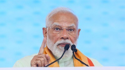 মার্কিন রণতরীতে আছড়ে পড়ল মিসাইল! ১৫ ভারতীয় সহ অয়েল ট্যাঙ্কারে হানা, মোদী এবার বসছেন হাইভোল্টেজ বৈঠকে (DPR PMO/ANI Photo) (DPR PMO) মার্কিন রণতরীতে আছড়ে পড়ল মিসাইল! ১৫ ভারতীয় সহ অয়েল ট্যাঙ্কারে হানা, মোদী এবার বসছেন হাইভোল্টেজ বৈঠকে (DPR PMO/ANI Photo) (DPR PMO)