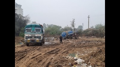 During an HT spotcheck, multiple tankers were seen releasing domestic wastewater in the open (HT) During an HT spotcheck, multiple tankers were seen releasing domestic wastewater in the open (HT)