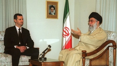 Iran's supreme leader Ayatollah Ali Khamenei (R) meets Syrian President Bashar al-Assad in Tehran, 25 January 2001. ((Photo by Atta KENARE / AFP)) Iran's supreme leader Ayatollah Ali Khamenei (R) meets Syrian President Bashar al-Assad in Tehran, 25 January 2001. ((Photo by Atta KENARE / AFP))