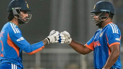 Ind vs WI: టీ20 వరల్డ్ కప్ సెమీఫైనల్లో టీమిండియా.. సంజూ శాంసన్ సూపర్ ఇన్నింగ్స్.. విండీస్ చిత్తు (PTI) Ind vs WI: టీ20 వరల్డ్ కప్ సెమీఫైనల్లో టీమిండియా.. సంజూ శాంసన్ సూపర్ ఇన్నింగ్స్.. విండీస్ చిత్తు (PTI)