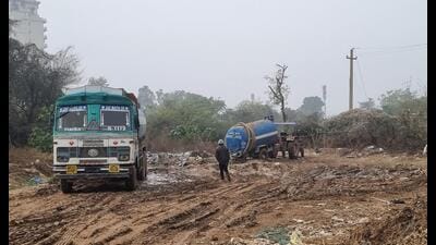 Residents also alleged that accumulated dust along the SPR has not been cleared (HT) Residents also alleged that accumulated dust along the SPR has not been cleared (HT)