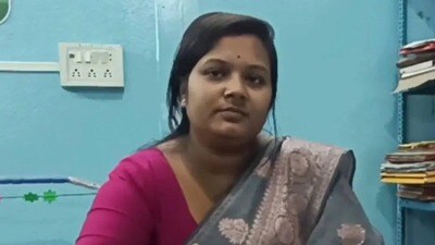 বিজেপি অভিযোগ করেছিল, শ্রাবন্তী অবৈধ উপায়ে বাংলাদেশ থেকে এদেশে এসে নথি বানিয়ে প্ৰধান হয়েছেন।