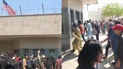 করাচিতে আমেরিকার কনস্যুলেটের বাইরে বিক্ষোভরত পাকিস্তানিরা তাণ্ডব শুরু করেন। করাচিতে আমেরিকার কনস্যুলেটের বাইরে বিক্ষোভরত পাকিস্তানিরা তাণ্ডব শুরু করেন।