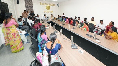 వెలుగుమట్ల నిర్వాసితులకు స్థలాలతో పాటు ఇందిరమ్మ ఇండ్లు వెలుగుమట్ల నిర్వాసితులకు స్థలాలతో పాటు ఇందిరమ్మ ఇండ్లు
