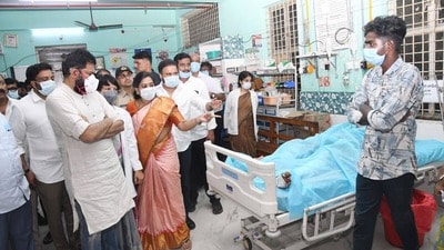బాధితులకు డిప్యూటీ సీఎం పవన్ పరామర్శ బాధితులకు డిప్యూటీ సీఎం పవన్ పరామర్శ