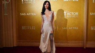 Jenna Ortega stunned in a Christian Cowan FW26 cream-coloured satin slip dress, with a deep plunging neckline, lacey bodice, and a thigh-high slit that revealed sultry grey stockings underneath. Her look was elevated with a black choker layered with a glittering necklace, open-toed sandals and a bouncy blowout. (Jordan Strauss/Invision/AP) Jenna Ortega stunned in a Christian Cowan FW26 cream-coloured satin slip dress, with a deep plunging neckline, lacey bodice, and a thigh-high slit that revealed sultry grey stockings underneath. Her look was elevated with a black choker layered with a glittering necklace, open-toed sandals and a bouncy blowout. (Jordan Strauss/Invision/AP)