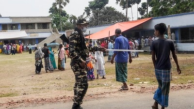 বঙ্গে কেন্দ্রীয় বাহিনী আসতেই অঘটন!