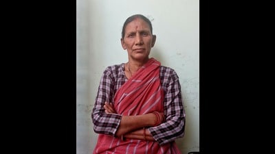 When 54-year-old Dhanna Devi caught hold of a masked snatcher near midnight in Zirakpur last week, residents were not surprised. For them, the anganwadi worker from Shiva Enclave, Bhabat, has always stepped in when trouble surfaces. (HT Photo) When 54-year-old Dhanna Devi caught hold of a masked snatcher near midnight in Zirakpur last week, residents were not surprised. For them, the anganwadi worker from Shiva Enclave, Bhabat, has always stepped in when trouble surfaces. (HT Photo)