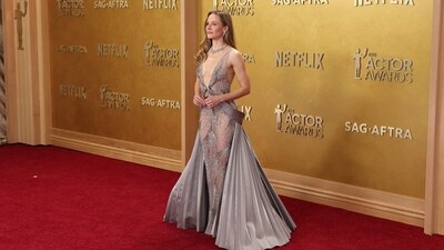 The 32nd Annual Actor Awards host Kristen Bell looked breathtaking in a sheer Georges Hobeika Couture dress, featuring a plunging neckline, art deco-inspired beading, and a pleated satin overskirt. (AFP) The 32nd Annual Actor Awards host Kristen Bell looked breathtaking in a sheer Georges Hobeika Couture dress, featuring a plunging neckline, art deco-inspired beading, and a pleated satin overskirt. (AFP)