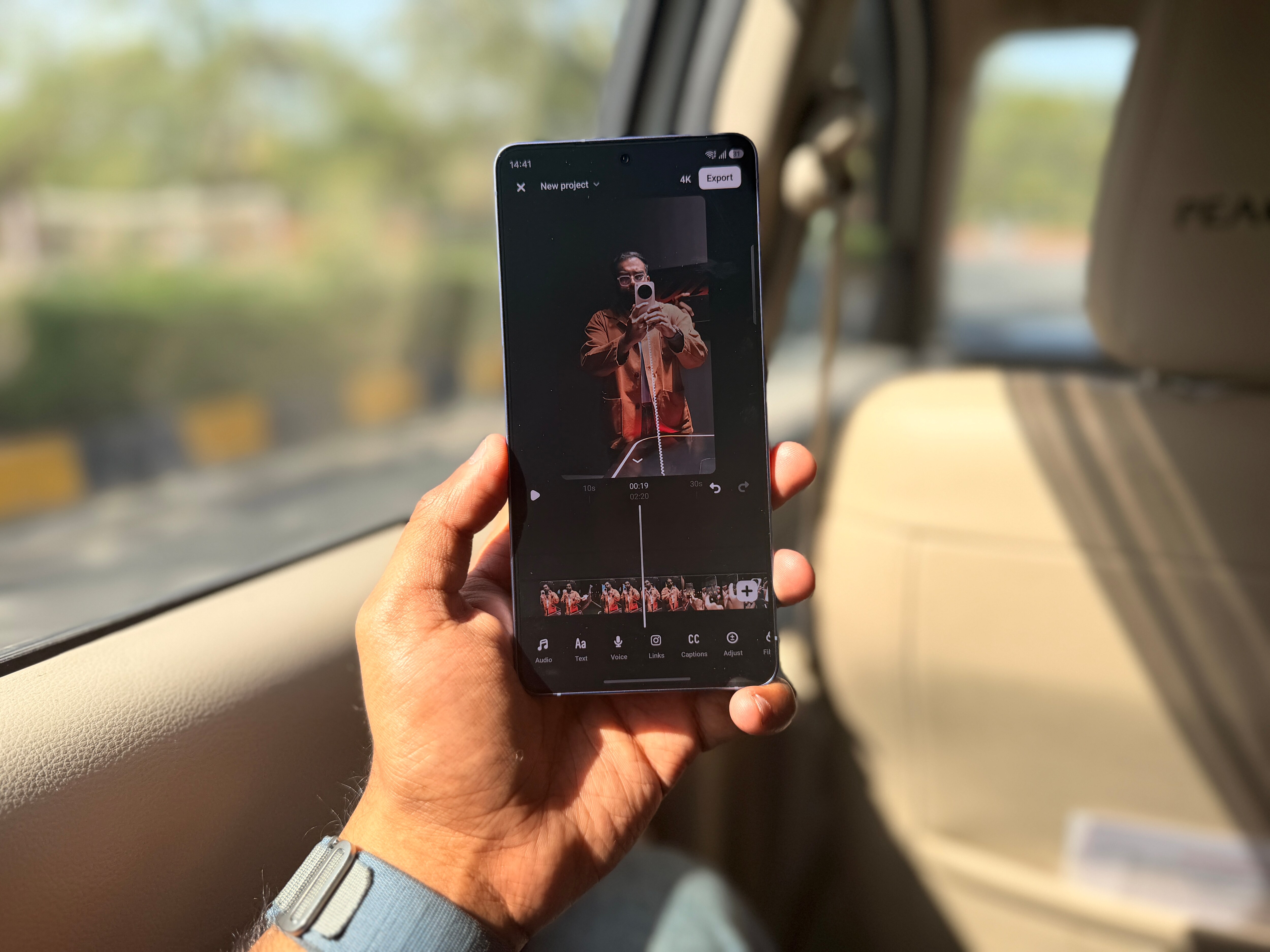 Samsung Galaxy S26 Ultra's displays stays pretty legible in bright day-time conditions. (Peak 2PM Jaipur sun for reference) (Shaurya Sharma - HT)