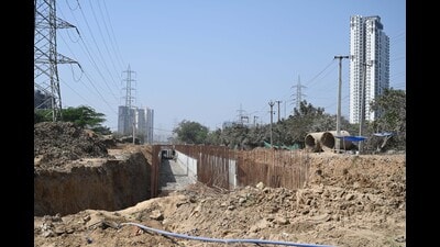 CAQM notices, Grap fines and survey findings underline gaps in mitigation even as GMDA says 75% of drain work is complete. (Parveen Kumar/HT) CAQM notices, Grap fines and survey findings underline gaps in mitigation even as GMDA says 75% of drain work is complete. (Parveen Kumar/HT)