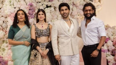 <p>భార్యతో కలిసి నాని ఈ ప్రీ వెడ్డింగ్ రిసెప్షన్ కు అటెండ్ అయ్యాడు. </p> <p>భార్యతో కలిసి నాని ఈ ప్రీ వెడ్డింగ్ రిసెప్షన్ కు అటెండ్ అయ్యాడు. </p>