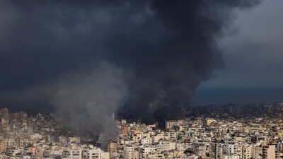 Smoke rises after an Israeli strike on Beirut's southern suburbs, following an escalation between Hezbollah and Israel amid the U.S.-Israeli conflict with Iran, Lebanon, March 3, 2026. REUTERS/Khalil Ashawi     TPX IMAGES OF THE DAY (REUTERS)