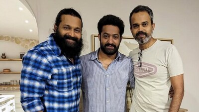రిషబ్ శెట్టి, జూనియర్ ఎన్టీఆర్, ప్రశాంత్ నీల్ (instagram-jrntr) రిషబ్ శెట్టి, జూనియర్ ఎన్టీఆర్, ప్రశాంత్ నీల్ (instagram-jrntr)