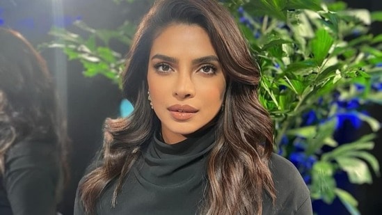 అమెరికా ఇరాన్ యుద్ధం- దుబాయ్లో చిక్కుకున్న మంచు విష్ణు, సోనాల్, ఈషా- ఎమోషనల్గా ప్రియాంక చోప్రా హోలీ పోస్ట్