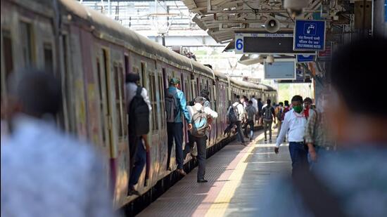 Railways consider adding AC locals on CSMT-Goregaon route. (Photo by Vijayanand Gupta/ HT PHOTO) (HT PHOTO)