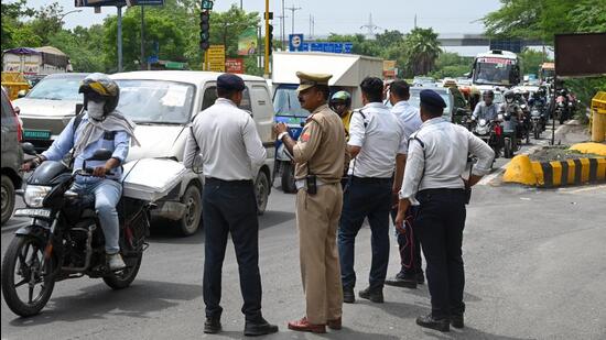 Traffic personnel will be deployed at 134 major intersections in the city, while 79 teams equipped with alcoholometers will assist security personnel at special integrated police pickets.