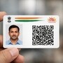 <p>అసలైన- నకిలీ ఆధార్​ని ఎలా కనుగొనాలి - ఆధార్ కార్డు నేడు భారతదేశంలో గుర్తింపునకు అత్యంత ముఖ్యమైన పత్రంగా మారింది. కానీ దీని చుట్టూ మోసాలు, సైబర్ స్కామ్​ కేసులు పెరుగుతున్నాయి. ఇటీవల, నకిలీ ఆధార్ తయారు చేసిన అనేక కేసులు ఉన్నాయి, వీటిలో ప్రజలు ఏఐతో నకిలీ ఆధార్ కూడా చేస్తున్నారు. ఈ ముప్పు దృష్ట్యా, యూఐడిఏఐ కొత్త భద్రతా ఫీచర్​ని ప్రారంభించింది, ఇది అసలైన, నకిలీ ఆధార్ కార్డుల మధ్య వ్యత్యాసాన్ని నిమిషాల్లో గుర్తించడానికి మిమ్మల్ని అనుమతిస్తుంది.</p>