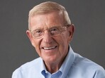 Lou Holtz, the iconic former head coach of the Notre Dame football team has passed away at the age of 89.