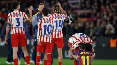 Atletico Madrid's Johnny Cardoso hugs Barcelona's Raphinha. (AP) Atletico Madrid's Johnny Cardoso hugs Barcelona's Raphinha. (AP)