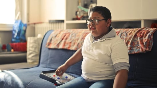 India's childhood obesity crisis demands immediate attention, as the consequences of obesity can lead to severe health issues, including fatty liver disease, high triglycerides, and hypertension. (Freepik)