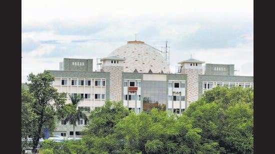 After the budget is presented, the standing committee will review it and chairman Shrinath Bhimale will present the final budget to the PMC by the end of March. (HT)