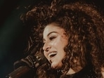 A performer since the age of 14, Sunidhi Chauhan is known for her commanding stage presence and high-octane energy. (Sunidhi CHauhan | Facebook)